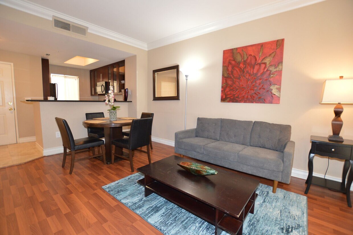 Foto principal - Meridian STUDIO Condo Fully Furnished w/Ma...