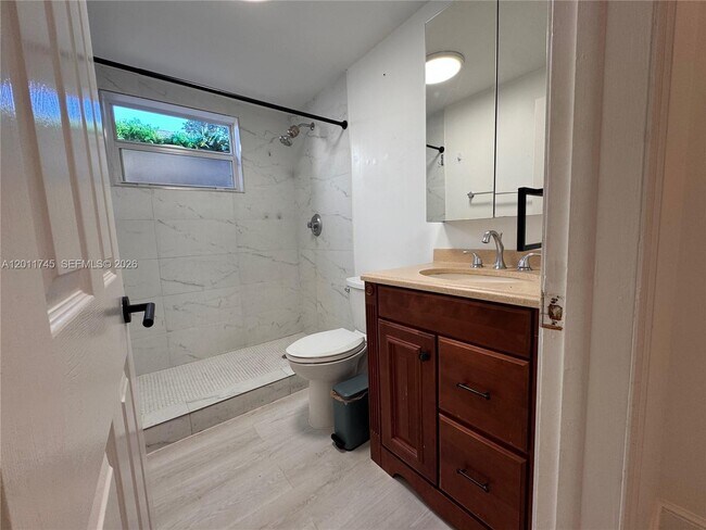 Foto del edificio - 5800 Taylor St