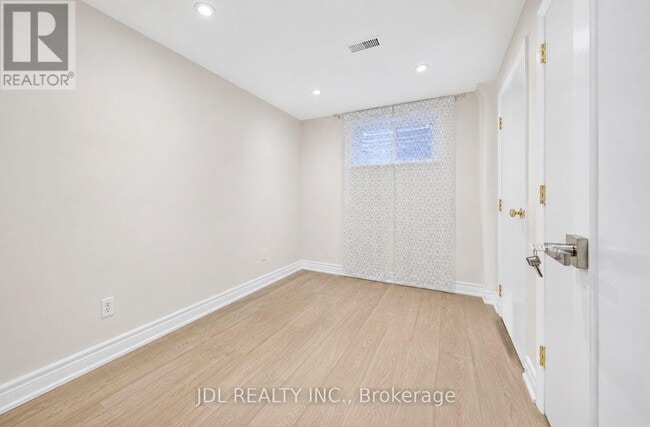 Building Photo - 6 Willowgate Dr