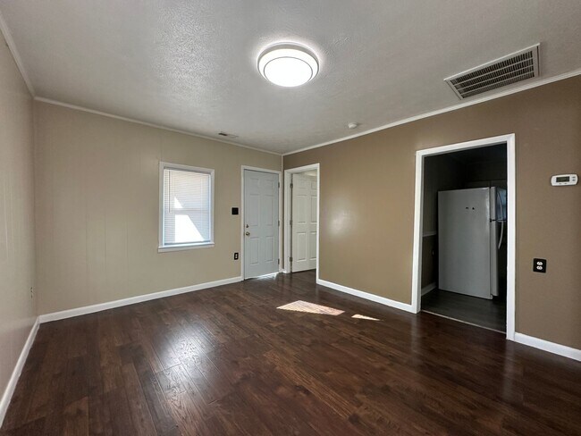 Foto del edificio - 717 Plantation Rd