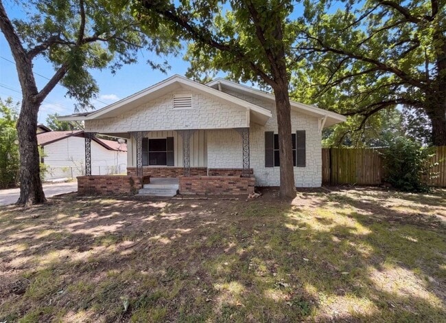 Building Photo - 5109 Malinda Ln S