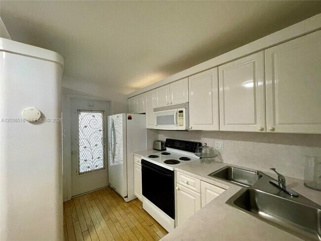 Foto del edificio - 450 Paradise Isle Blvd