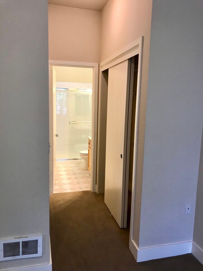 master bath - 2 closets - 2580 3rd St