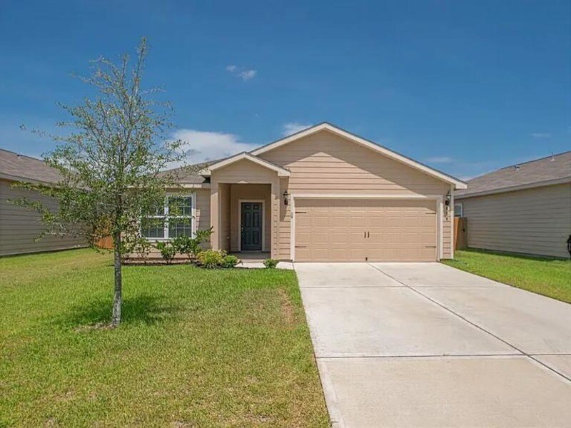 Primary Photo - 976 Lake View Cir W