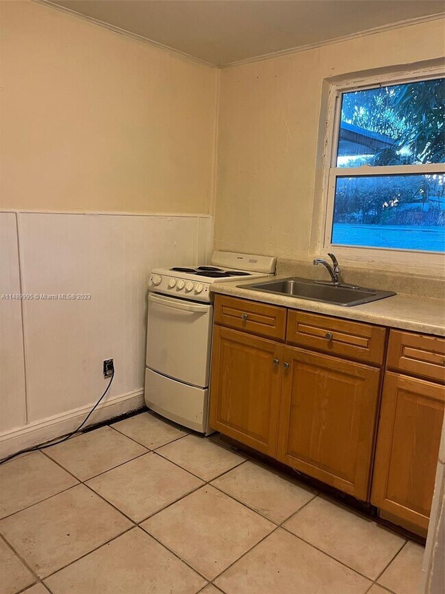 Foto del edificio - 1221 Miner Rd