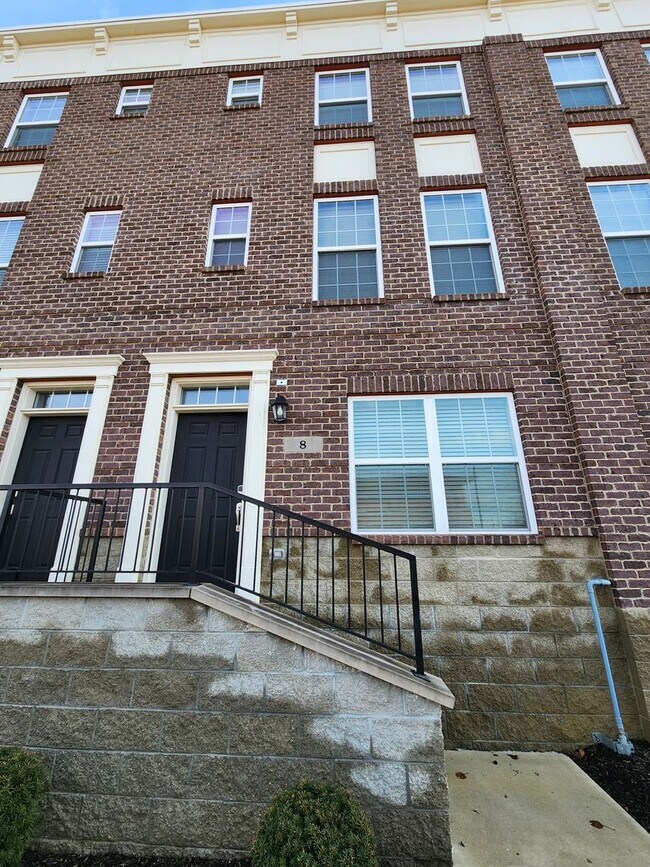 Foto del edificio - Deluxe Condo  In Center Street Townes Springfield, OH