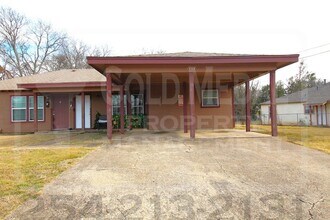Building Photo - 1710 Cole St