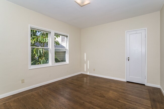 Foto del edificio - 2432 Webb Ave