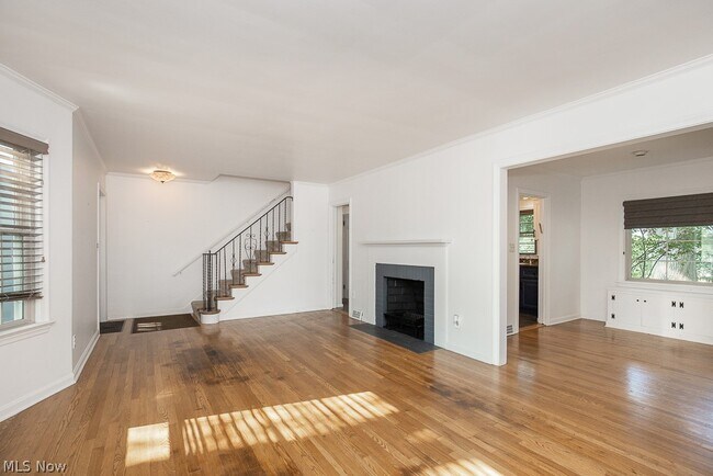 Building Photo - 2350 Beachwood Blvd