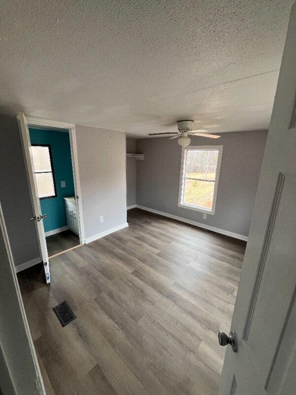 Foto del edificio - 3736 E Burke Blvd