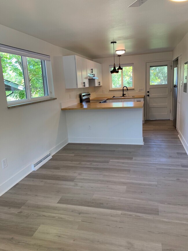 Foto del edificio - 5846 Pierce St