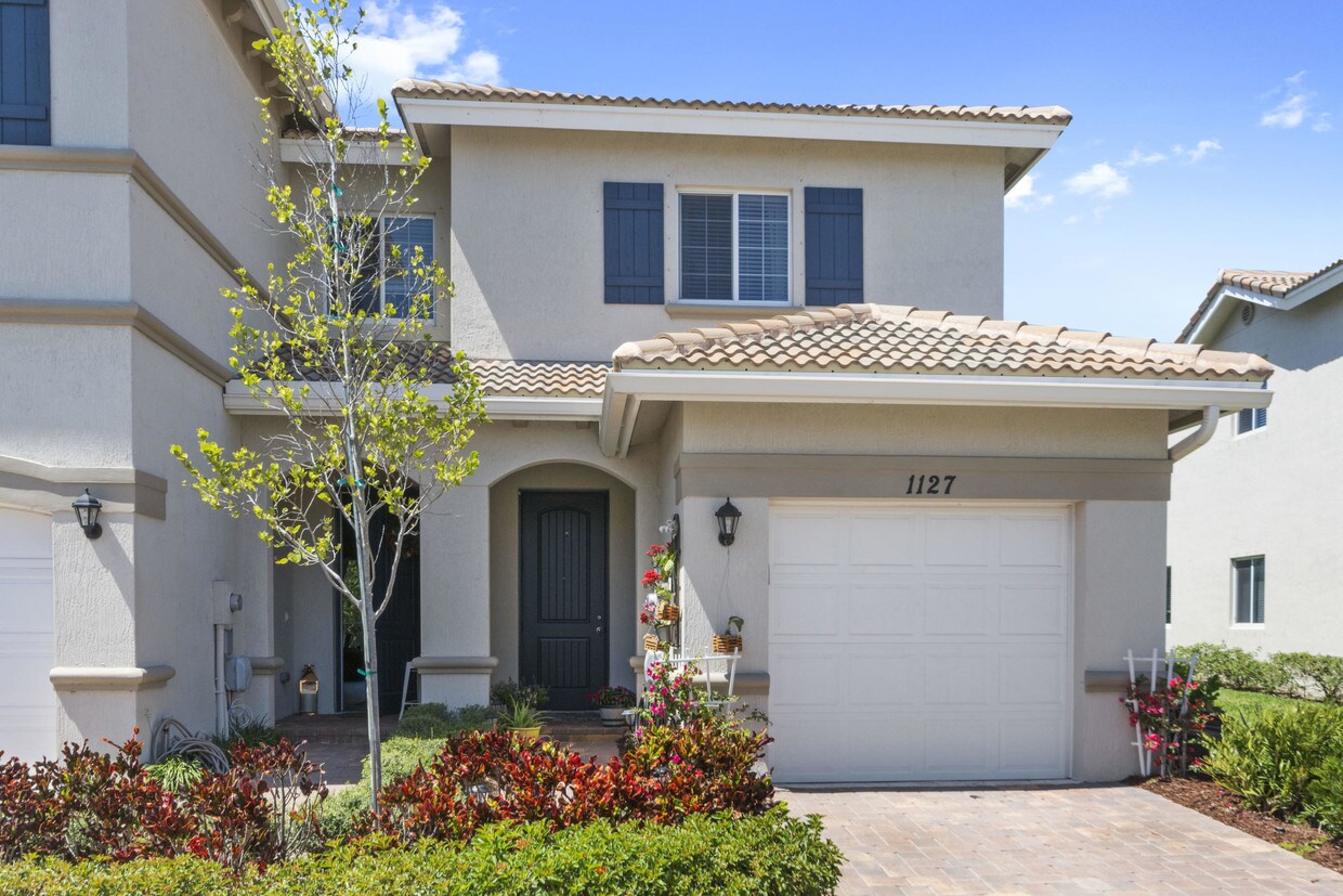 1127 Vermilion Drive - 1127  Vermilion Drive