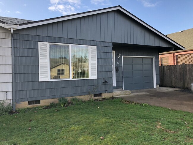 Foto del edificio - Two bedroom one bath duplex in Springfield!