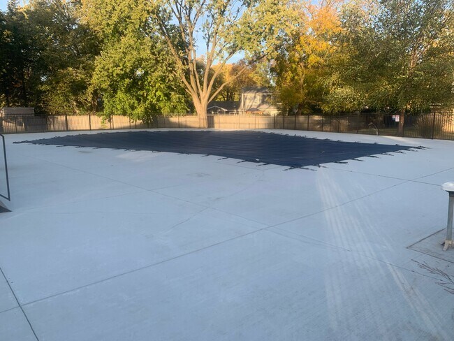 Building Photo - 1808 S Plum Grove Rd