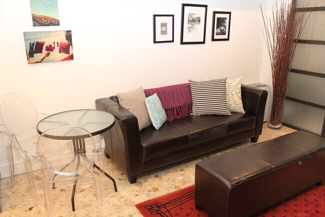 Building Photo - 445 Ontario St