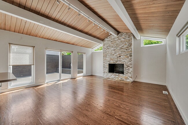 Building Photo - 72 Robinson Dr