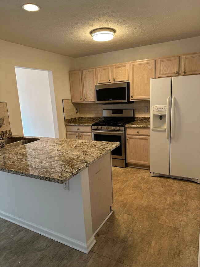 Building Photo - 637 Strand Pond Cir