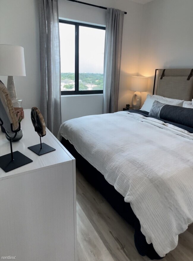 Foto del edificio - Studio, 1 bath Condo - 5826 Bird Rd NEW CO...