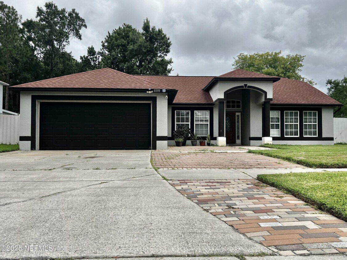 Foto principal - 11395 Aston Hall Dr