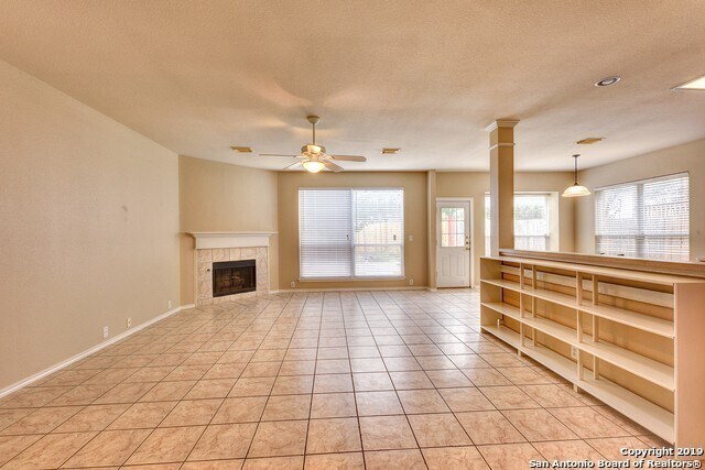 Foto del edificio - 5 Bedroom/3 Bath Village at Encino Park Su...