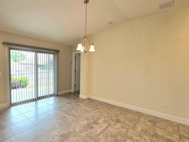 Building Photo - Charming 3-Bedroom Home