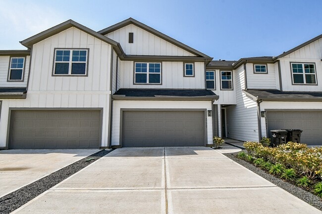 Building Photo - 27927 Western Crk Ct