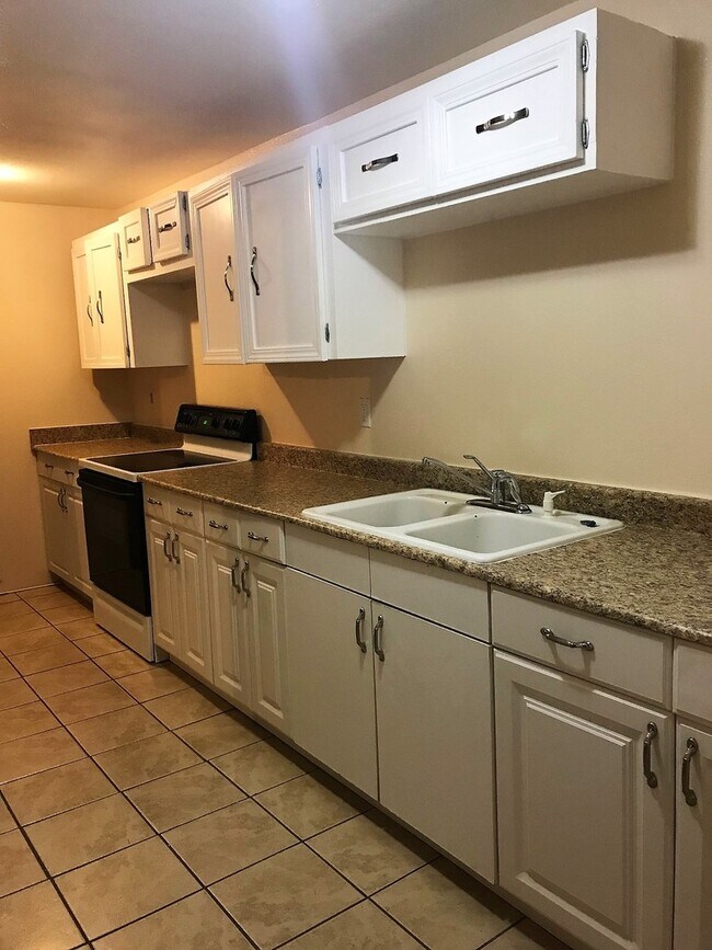 Building Photo - Move In Special!! $500 OFF MOVE IN COST!!