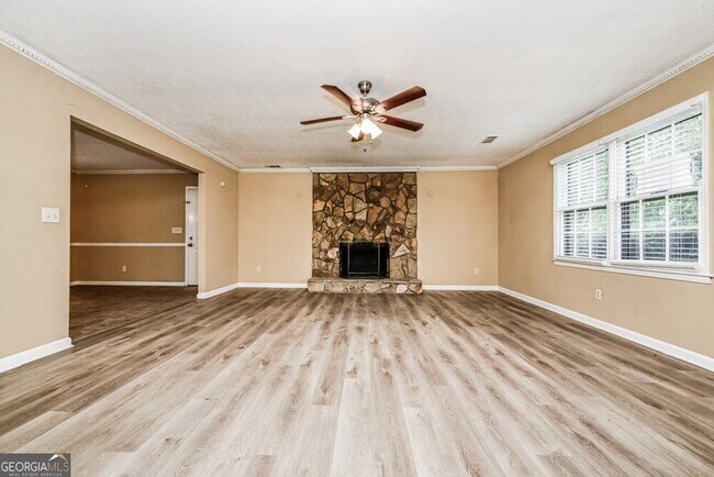 Foto del edificio - 613 Almand Branch Rd SE