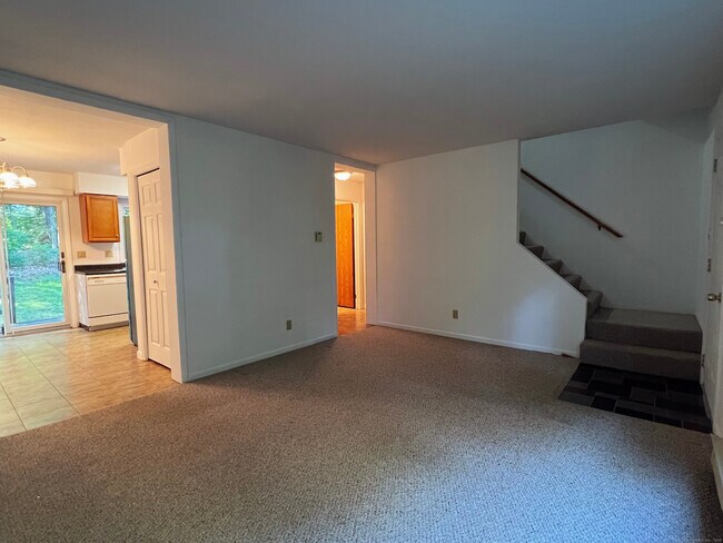 Building Photo - 20 Dartmouth Dr