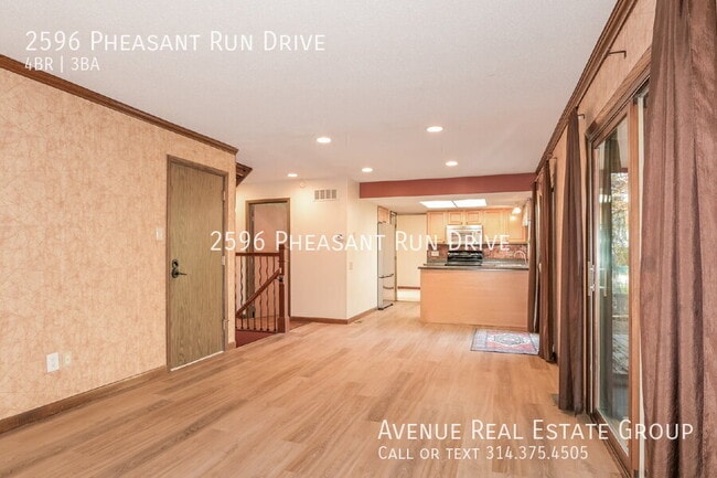 Foto del edificio - 2596 Pheasant Run Dr