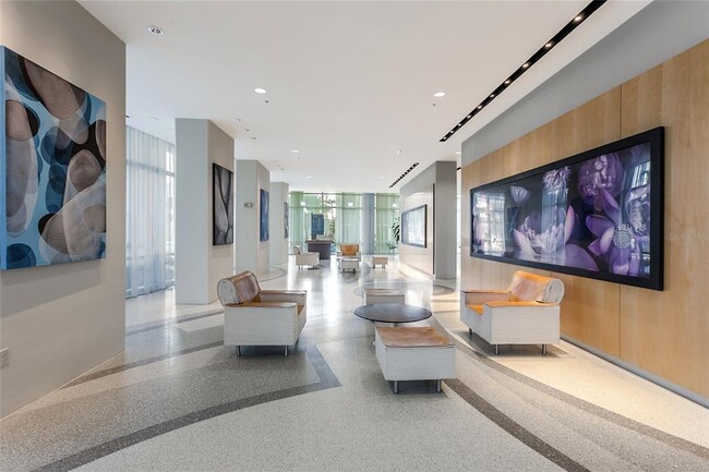 Building Photo - 150 E Robinson St