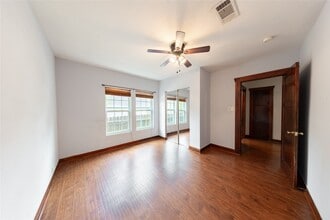 Building Photo - 1229 W 21st St