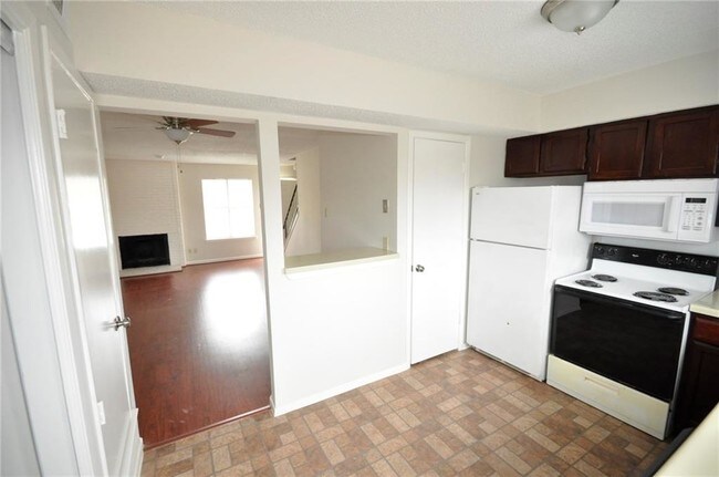 Building Photo - 2810 Wimbledon Ct