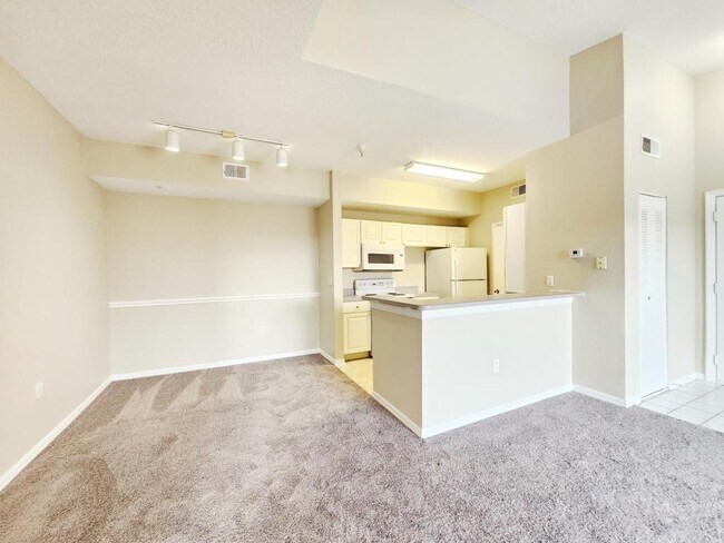 Building Photo - 5536 Metrowest Blvd, unit 8 308