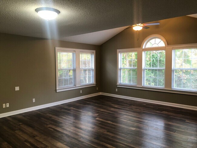 Foto del edificio - 4323 Lotus Ct