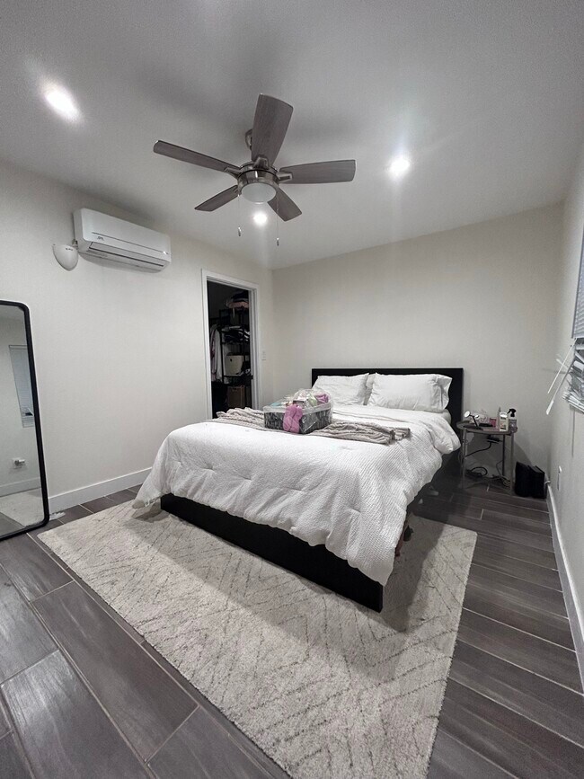 Bedroom - 8560 Aqueduct Ave