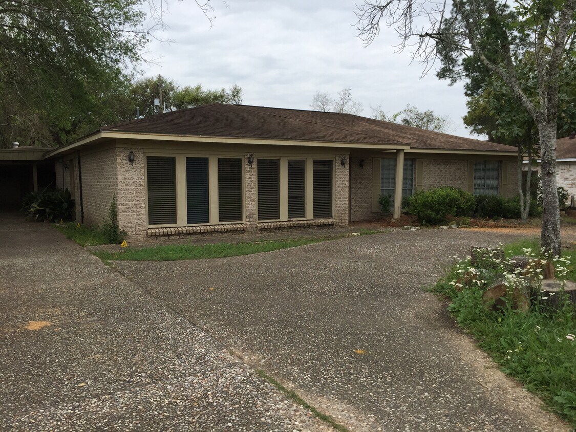 261 Berry Rd, Beaumont, TX 77706 House Rental in Beaumont, TX