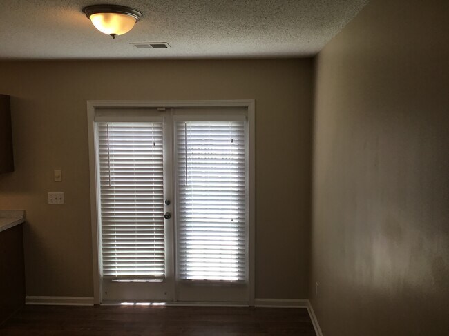 Building Photo - 482 Mill Street