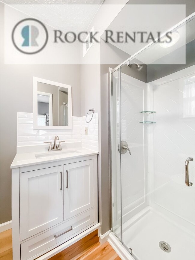 Building Photo - Completely Renovated 1 Bed 1 Bath House