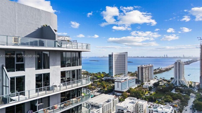 Foto del edificio - 121 NE 34th St