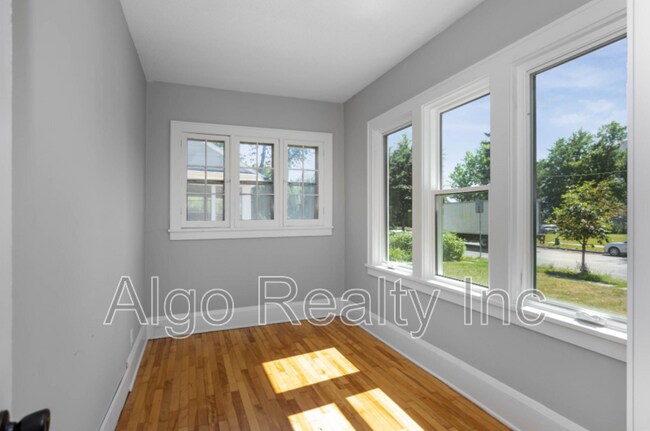 Foto del edificio - 3449 Snelling Ave