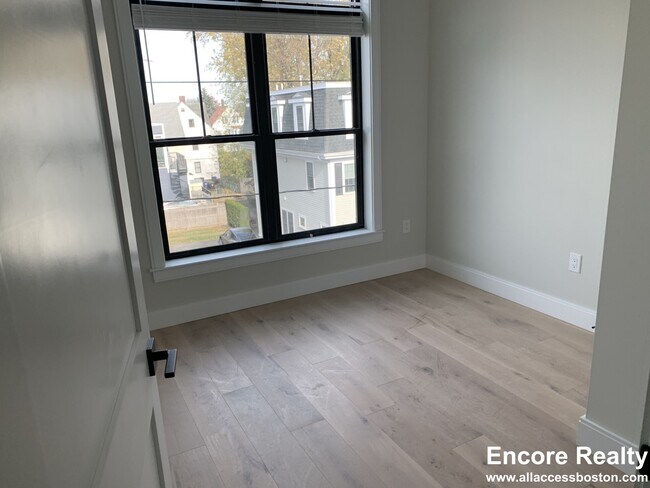 Foto del edificio - 158 Everett St