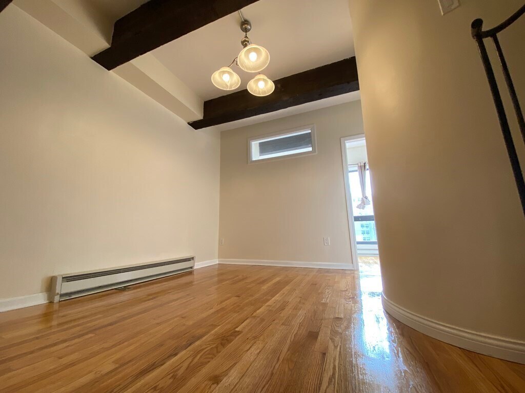 Primary Photo - 12 Stoneholm St