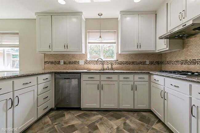 Building Photo - 4 br, 2 bath House - 3022 Tam O Shanter Lane