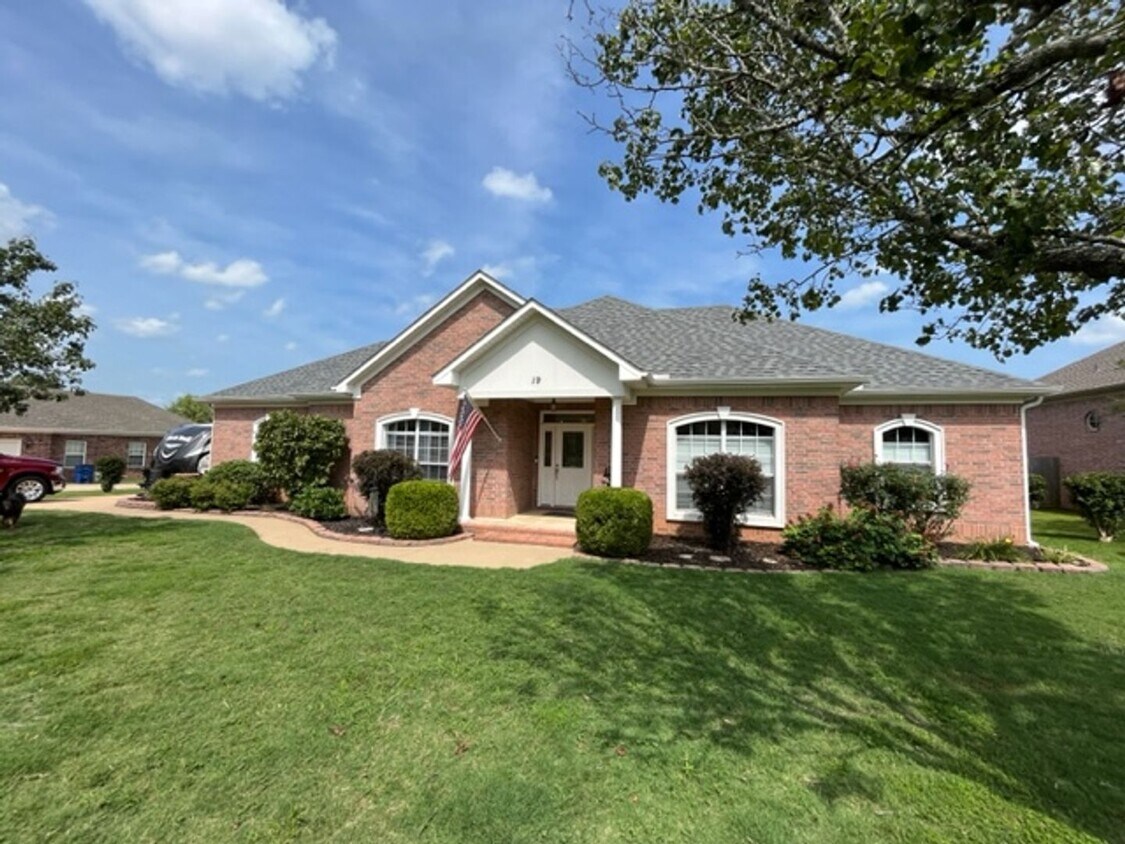 Primary Photo - Beautiful Shiloh Subdivision 4 Bedroom 2 B...