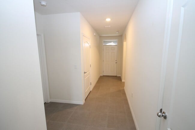 Building Photo - Beautiful 4 BR / 2 BA Home in Lakeland!