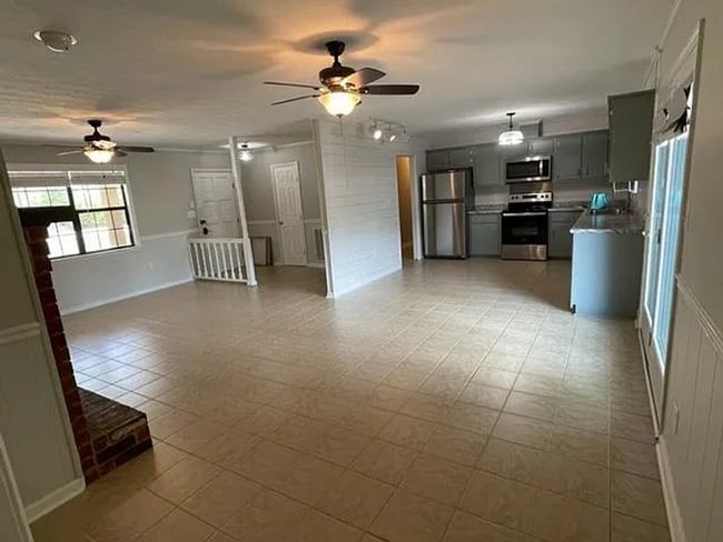 Building Photo - Cozy 3BR Ranch Home with Fenced Backyard in Springfield
