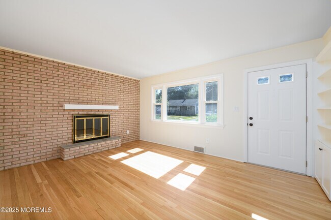 Foto del edificio - 361 Meadowbrook Ave