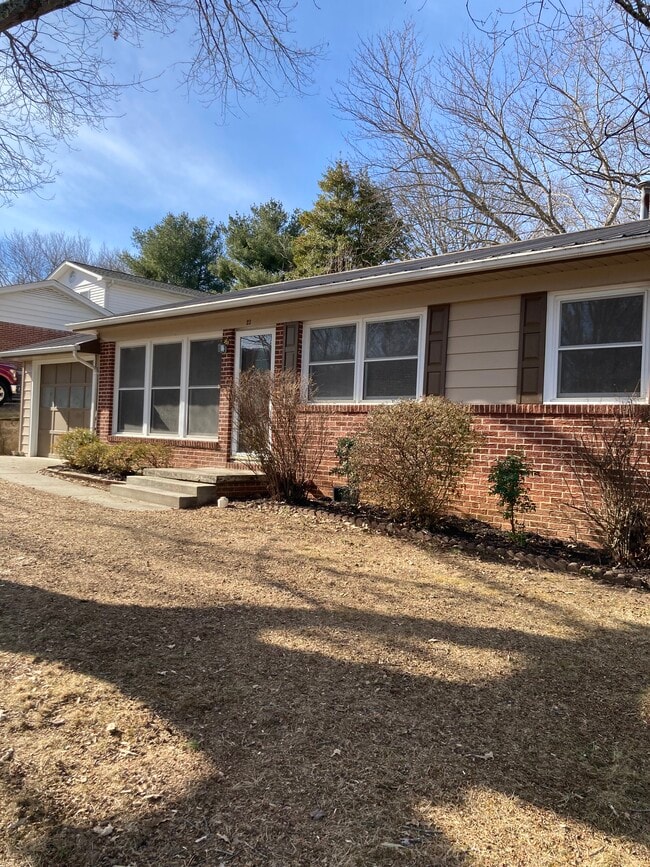 Building Photo - 23 Pleasant Ridge Dr