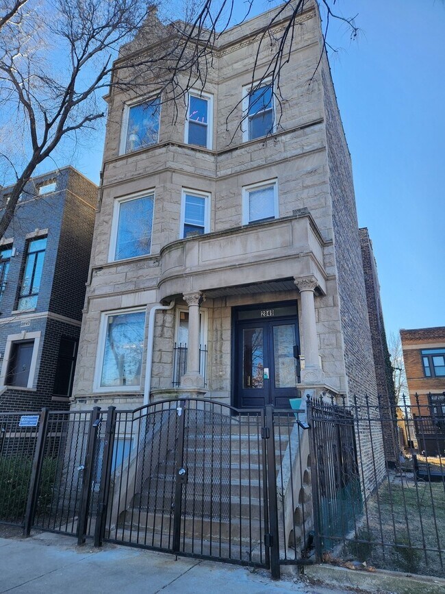 Building Photo - 2849 W Division St